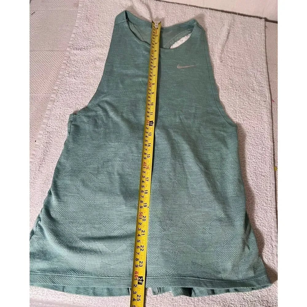 Nike Women's Active Tank Top Size XS Sage Green With Line Print
